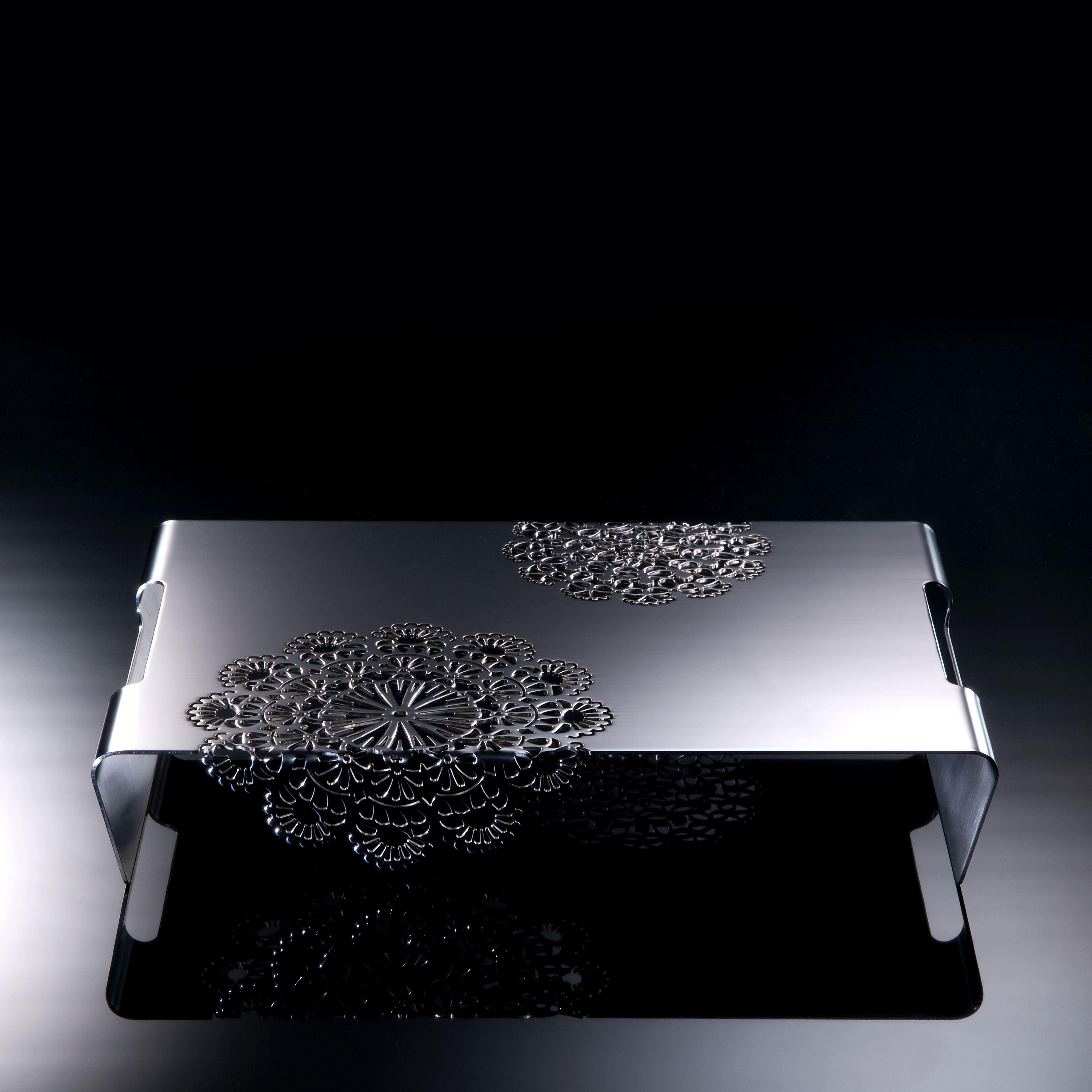 Vassoio di design in acciaio inox con pizzo